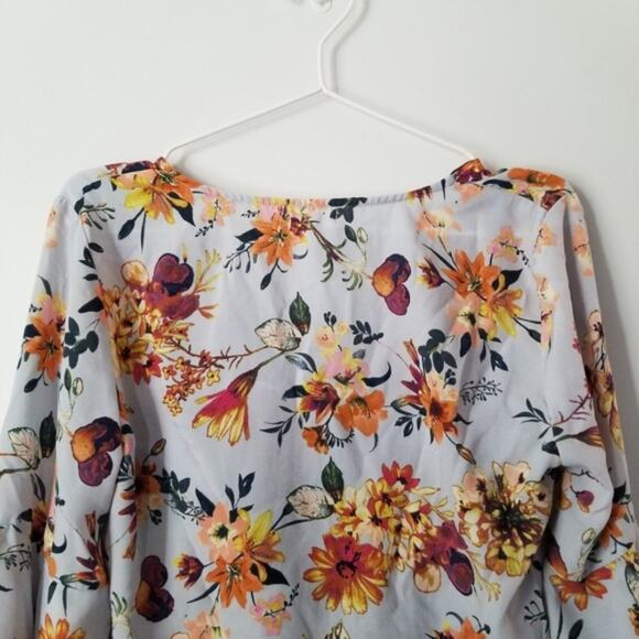 Leith Floral Crop Front Tie Blouse with Bell Sleeves size Small - Picture 7 of 9